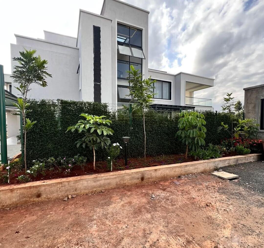 Luxury 5BR Villa on 0.16 Acre Plot