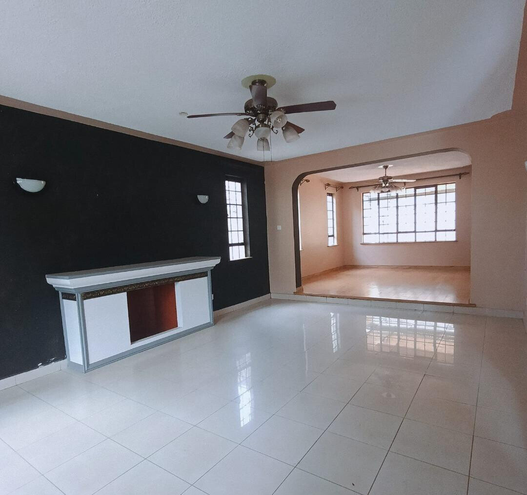 Pet-Friendly 5-Ensuite Townhouse with Shared Pool - Lavington