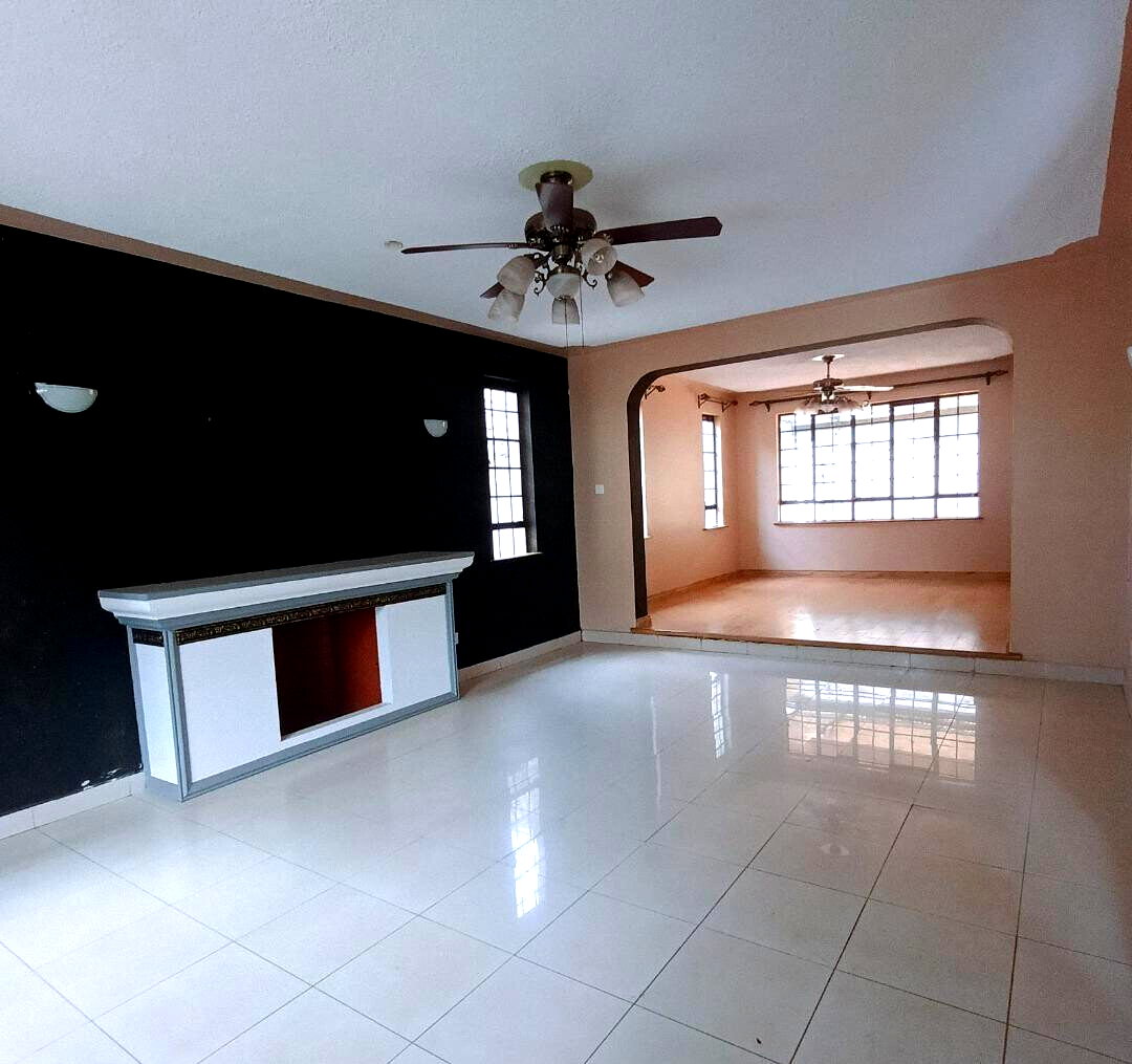 Pet-Friendly 5-Ensuite Townhouse with Shared Pool - Lavington