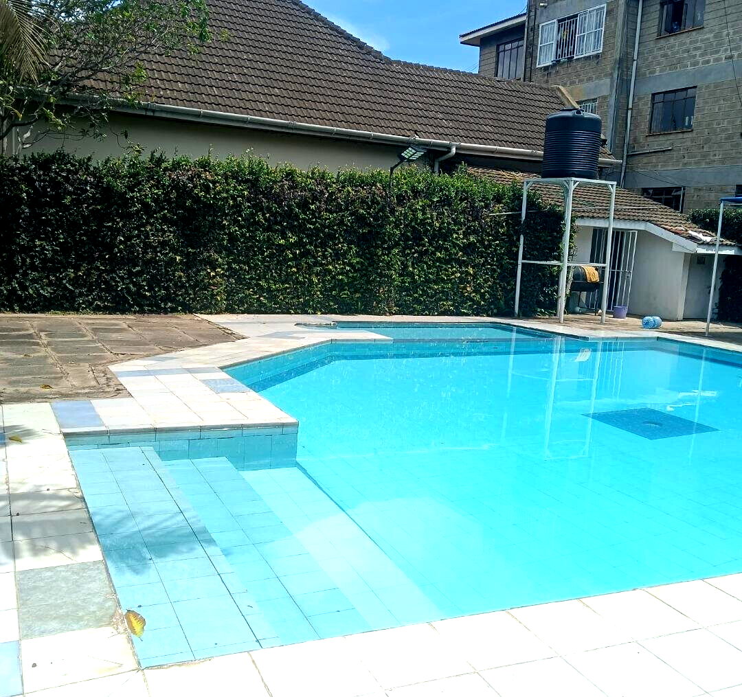 Pet-Friendly 5-Ensuite Townhouse with Shared Pool - Lavington
