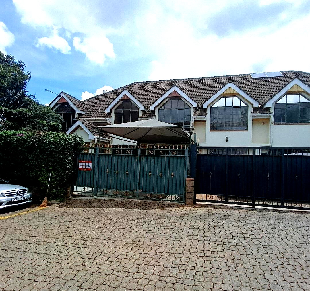 Pet-Friendly 5-Ensuite Townhouse with Shared Pool - Lavington