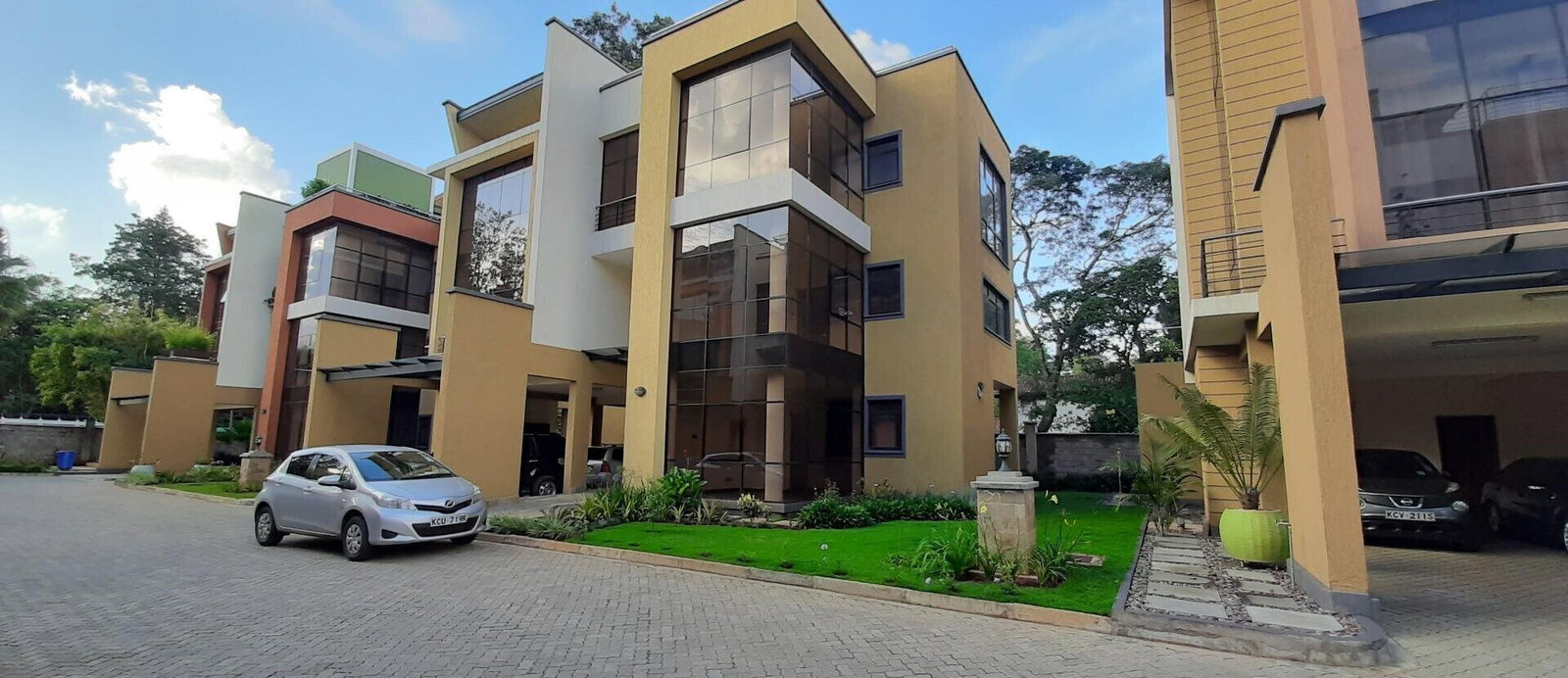 Brand New 5BR Townhouse with Fireplace & DSQ - Kileleshwa