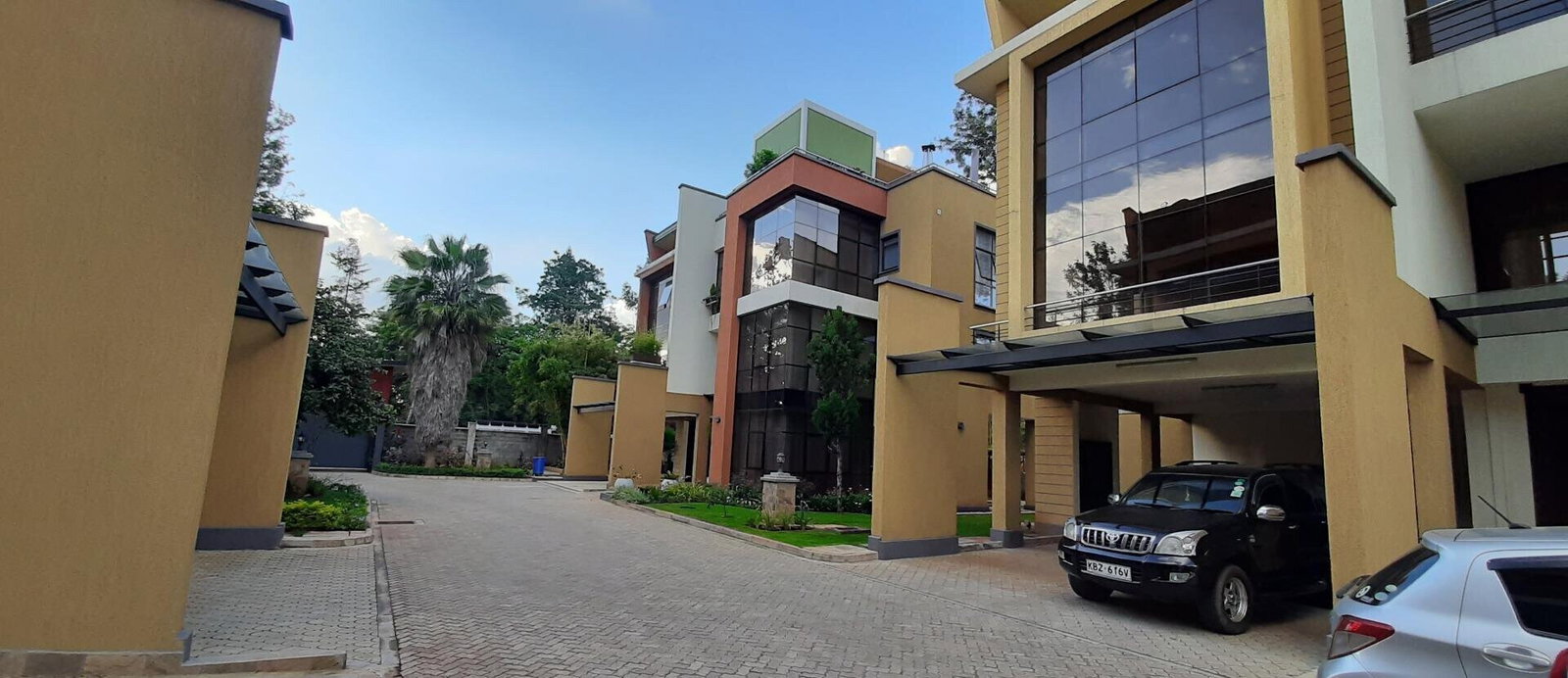 Brand New 5BR Townhouse with Fireplace & DSQ - Kileleshwa