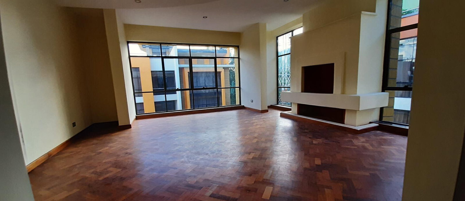 Brand New 5BR Townhouse with Fireplace & DSQ - Kileleshwa