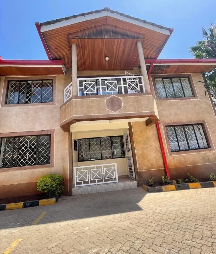 4BR Townhouse with Fireplace & Closed Kitchen - Kileleshwa