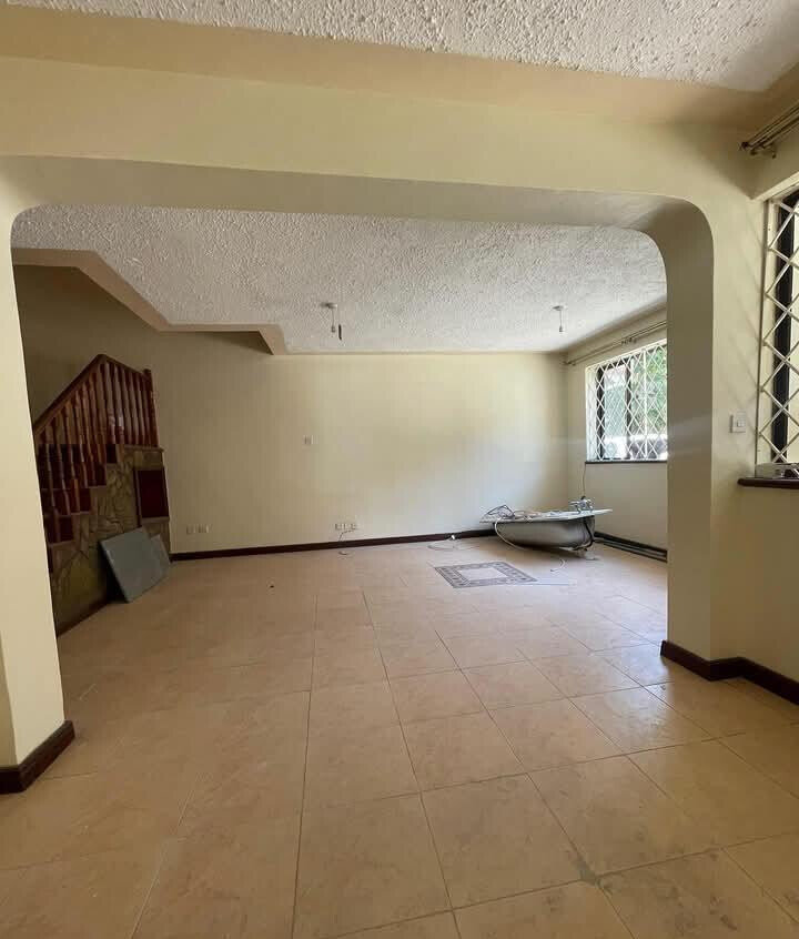 4BR Townhouse with Fireplace & Closed Kitchen - Kileleshwa