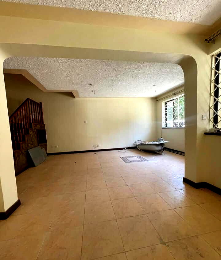 4BR Townhouse with Fireplace & Closed Kitchen - Kileleshwa