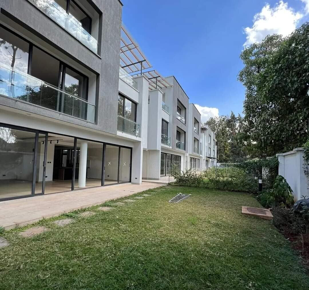 4-Ensuite Townhouse with Pet-Friendly Garden - Lavington