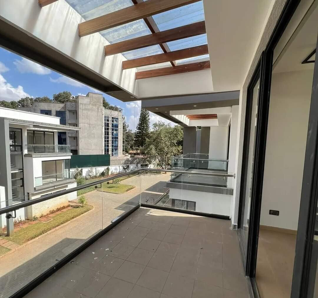 4-Ensuite Townhouse with Pet-Friendly Garden - Lavington