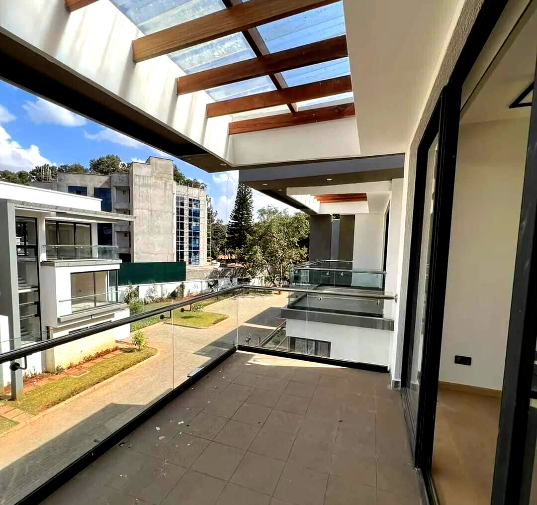 4-Ensuite Townhouse with Pet-Friendly Garden - Lavington