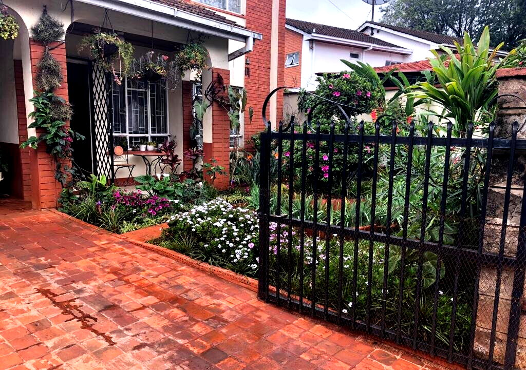 Classic 4-Ensuite Townhouse with Solar & Borehole - Lavington