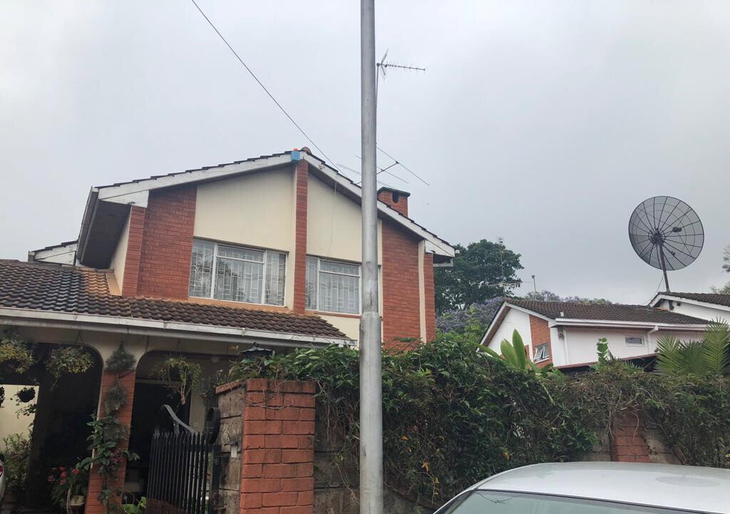 Classic 4-Ensuite Townhouse with Solar & Borehole - Lavington