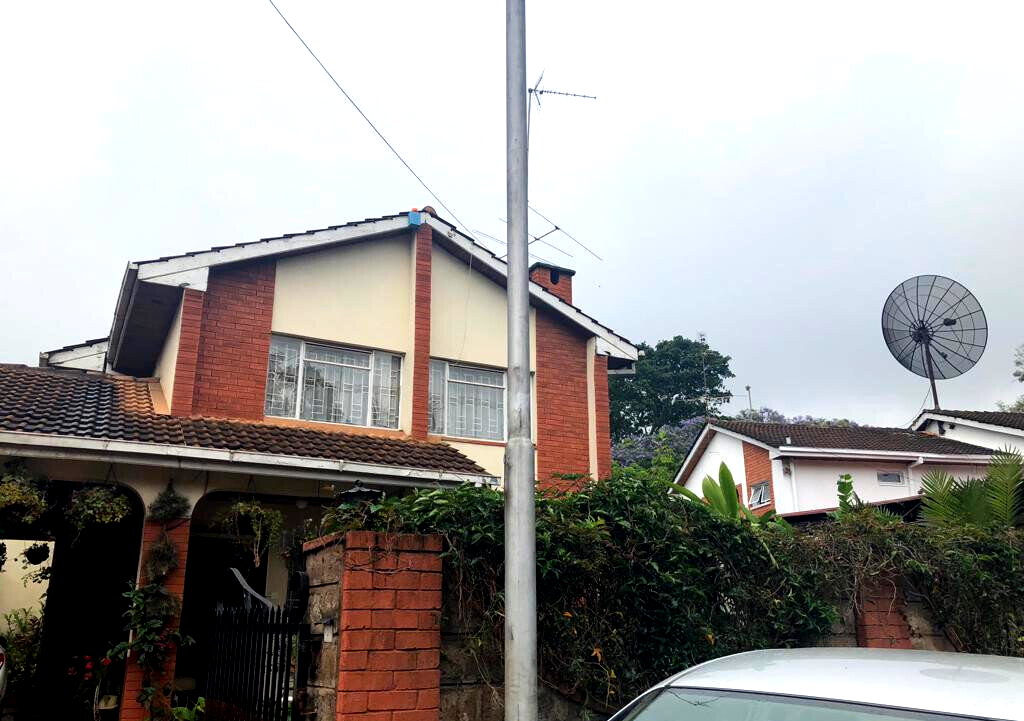 Classic 4-Ensuite Townhouse with Solar & Borehole - Lavington