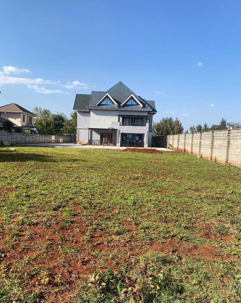 5-Ensuite Townhouse on Half-Acre Flat Land – Karen Plains