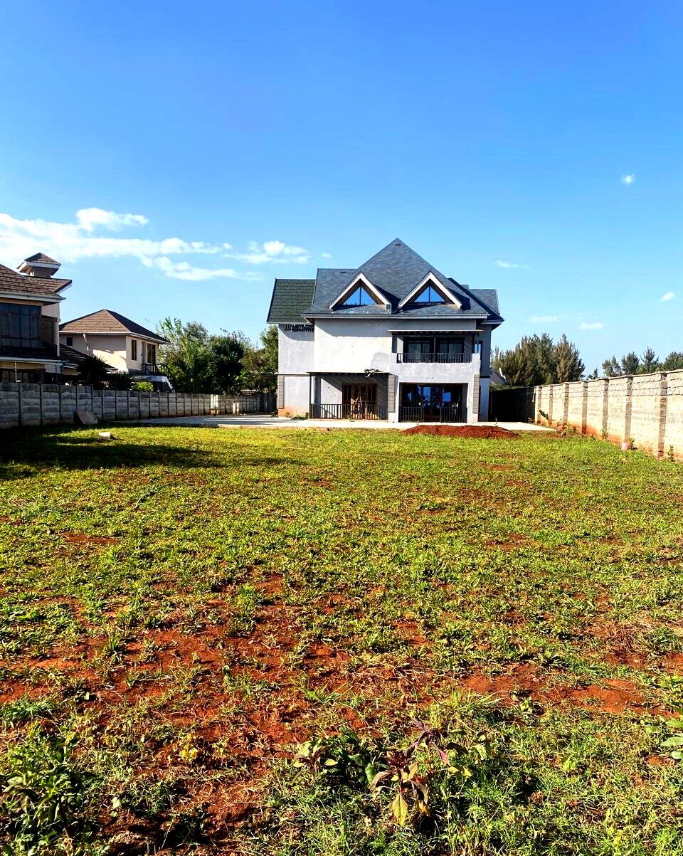 5-Ensuite Townhouse on Half-Acre Flat Land – Karen Plains