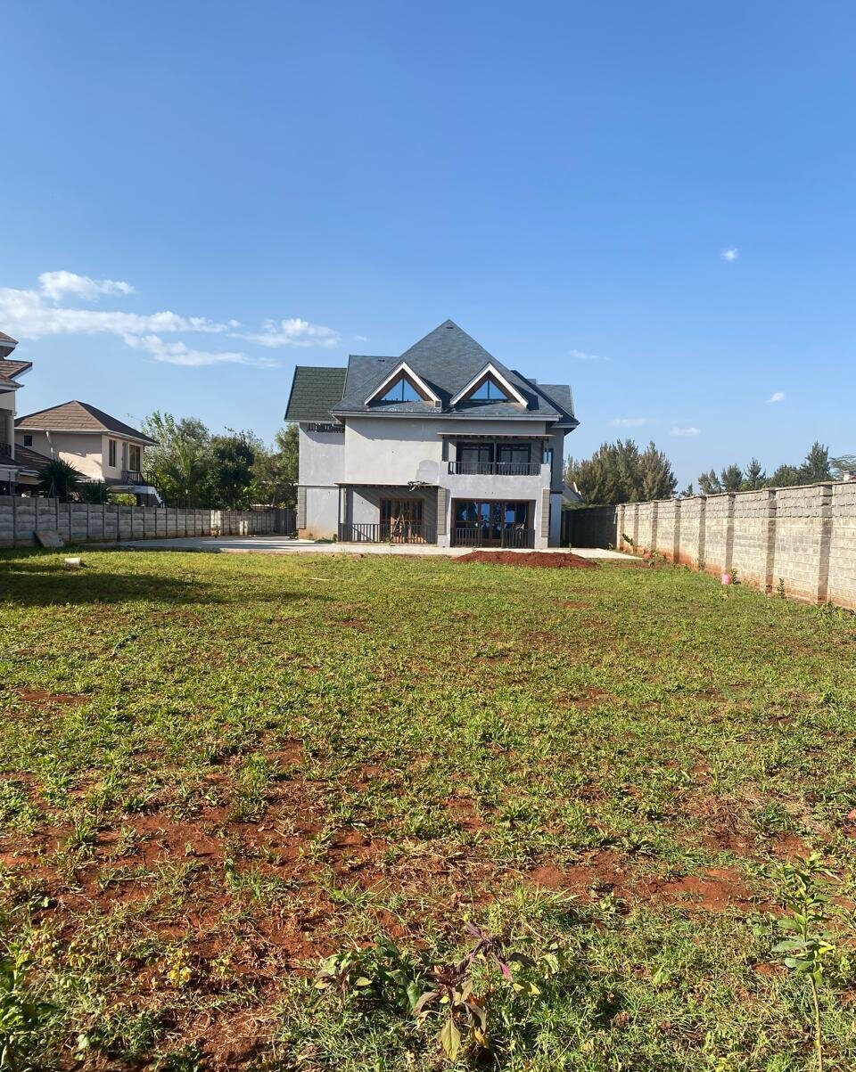 5-Ensuite Townhouse on Half-Acre Flat Land – Karen Plains