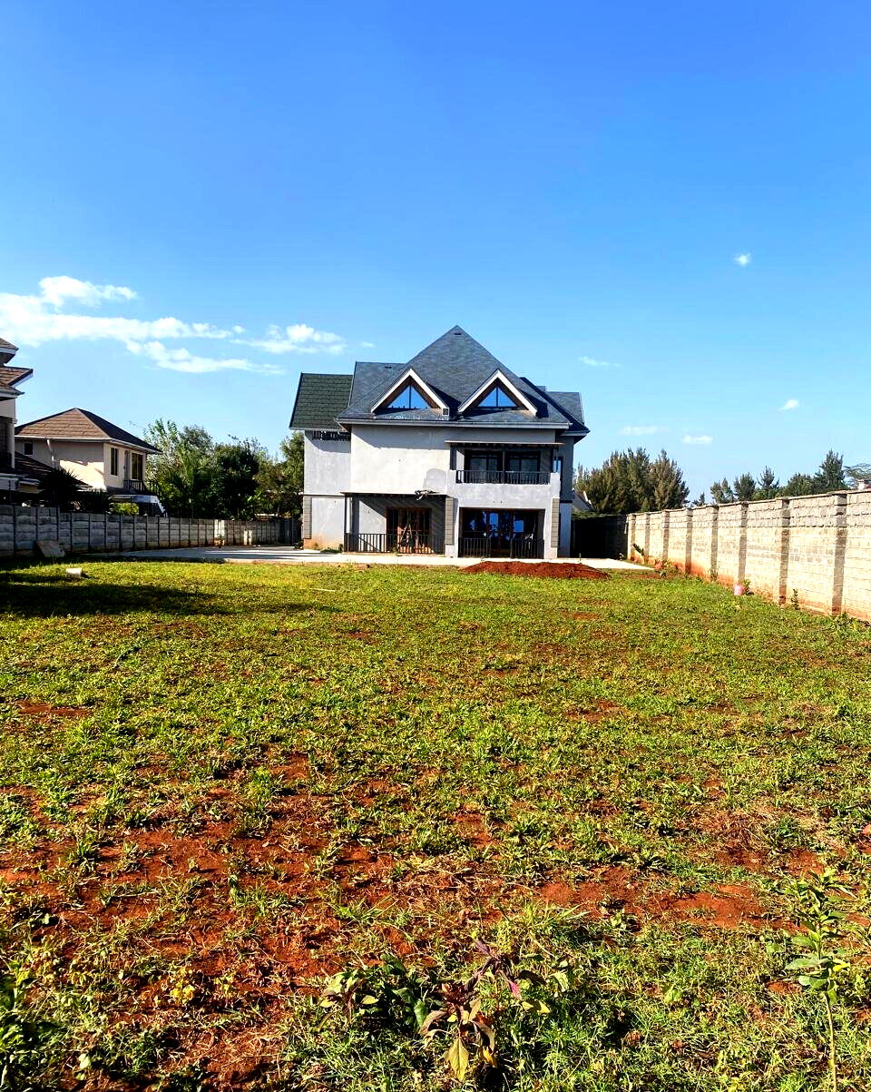 5-Ensuite Townhouse on Half-Acre Flat Land – Karen Plains