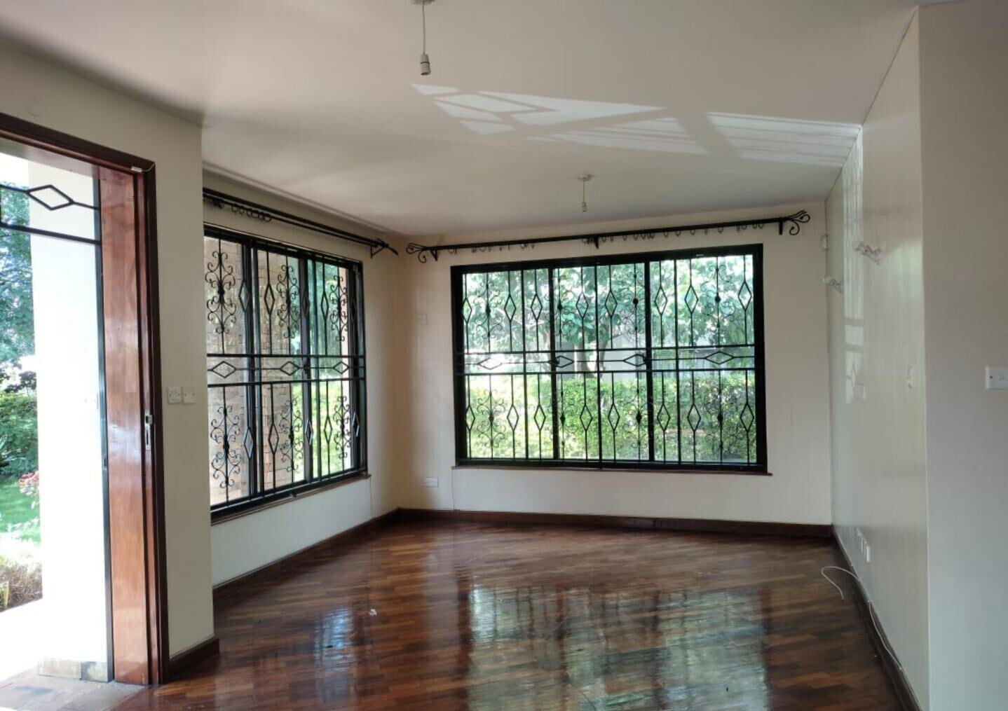Design-Led 4BR Townhouse Near UN & Two Rivers - Ridgeways