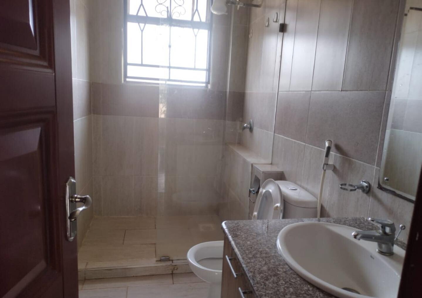 Design-Led 4BR Townhouse Near UN & Two Rivers - Ridgeways