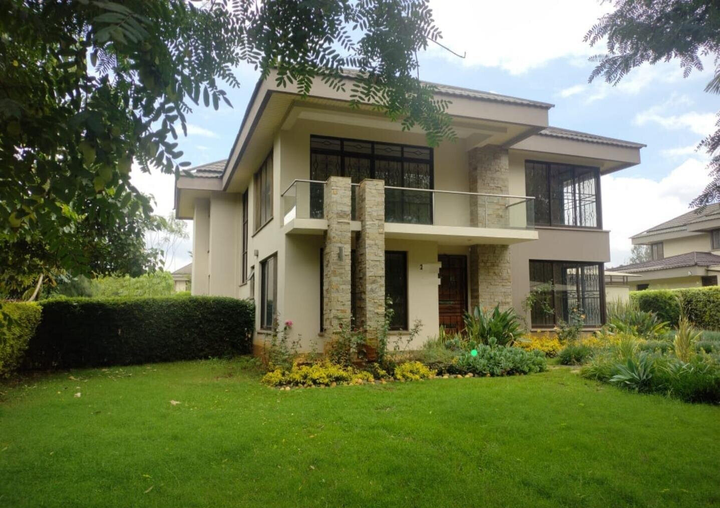 Design-Led 4BR Townhouse Near UN & Two Rivers - Ridgeways