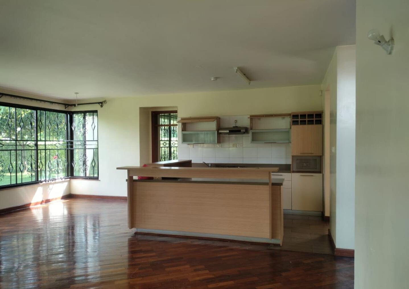 Design-Led 4BR Townhouse Near UN & Two Rivers - Ridgeways