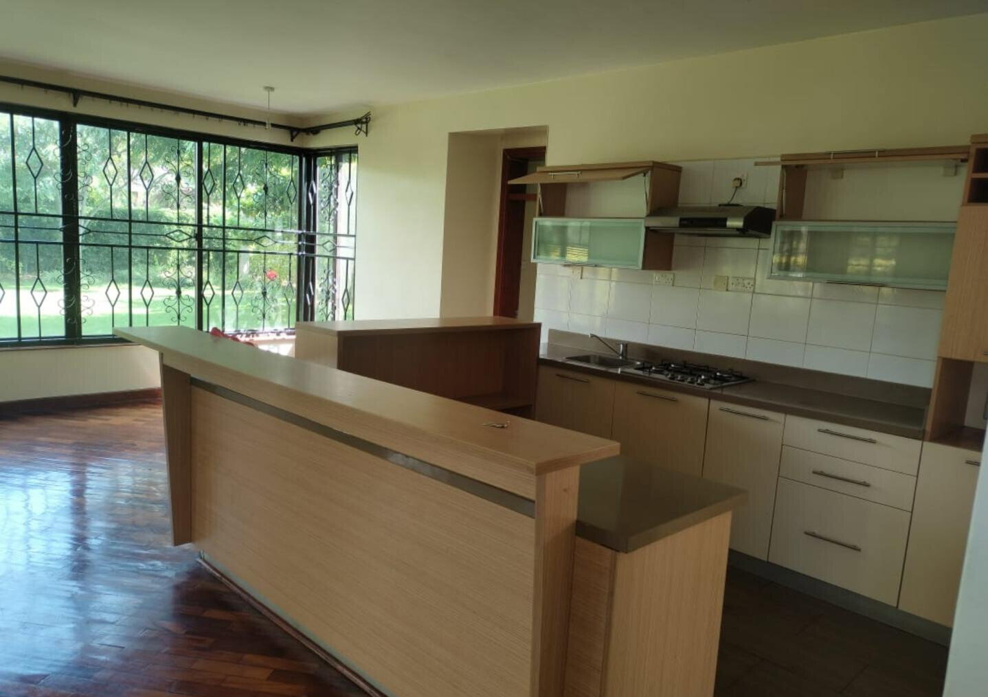 Design-Led 4BR Townhouse Near UN & Two Rivers - Ridgeways