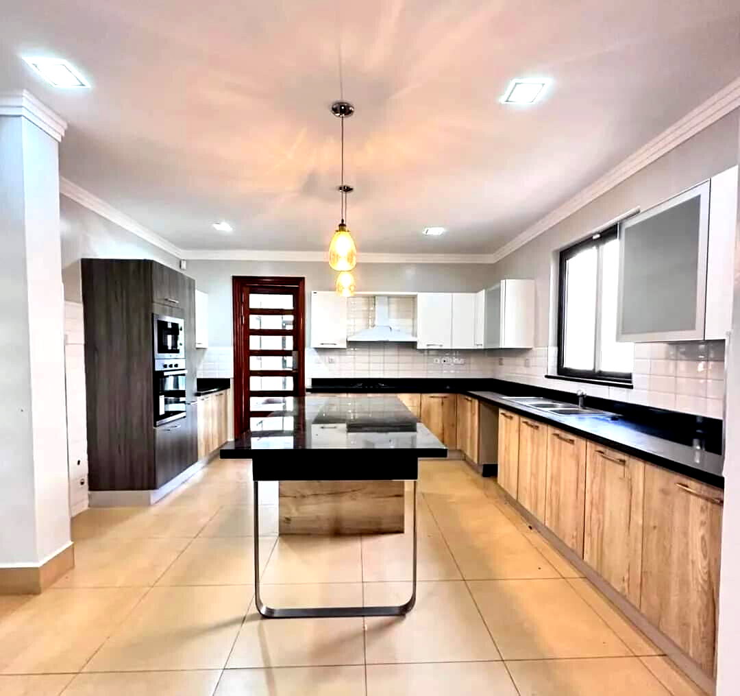 5-Ensuite Villa with DSQ on Half-Acre – Karen Near Galleria