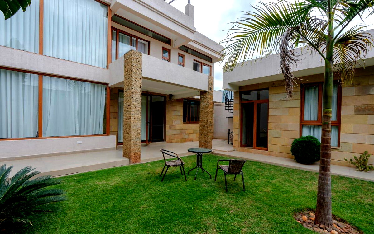 Smart 3BR Townhouse with Rooftop Gym & Jacuzzi - Utawala
