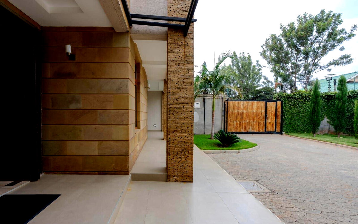 Smart 3BR Townhouse with Rooftop Gym & Jacuzzi - Utawala