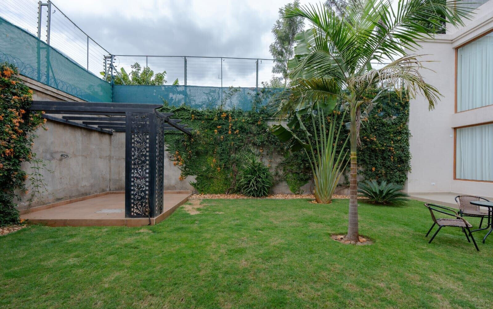 Smart 3BR Townhouse with Rooftop Gym & Jacuzzi - Utawala