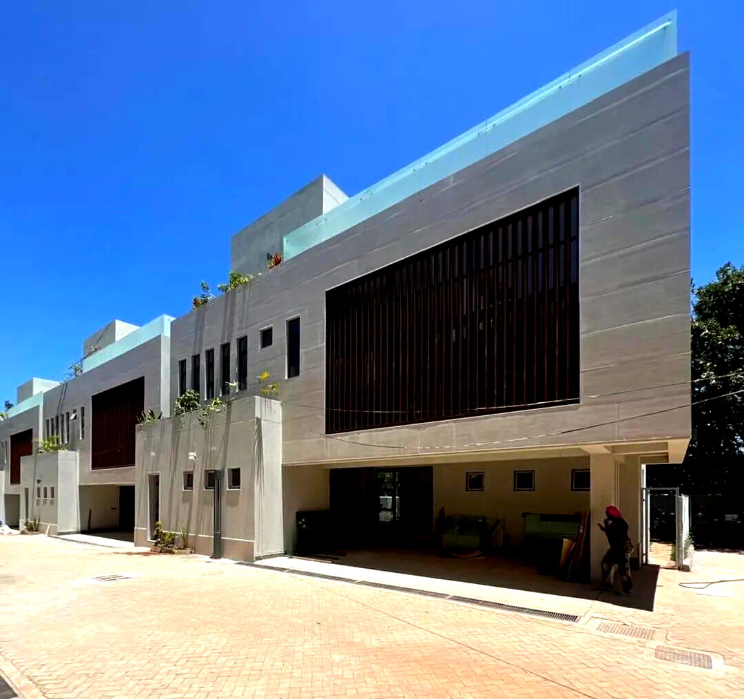 Newly Built 5-Bed Townhouse with DSQ & Rooftop Terrace - Lavington