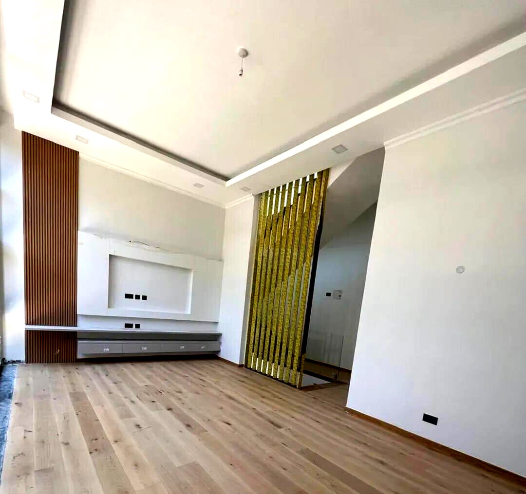 Newly Built 5-Bed Townhouse with DSQ & Rooftop Terrace - Lavington