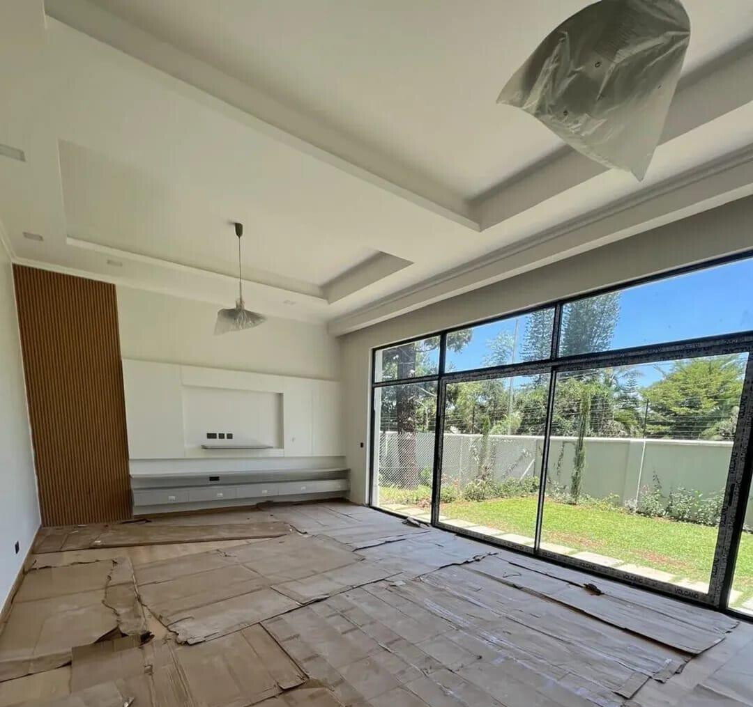 Newly Built 5-Bed Townhouse with DSQ & Rooftop Terrace - Lavington