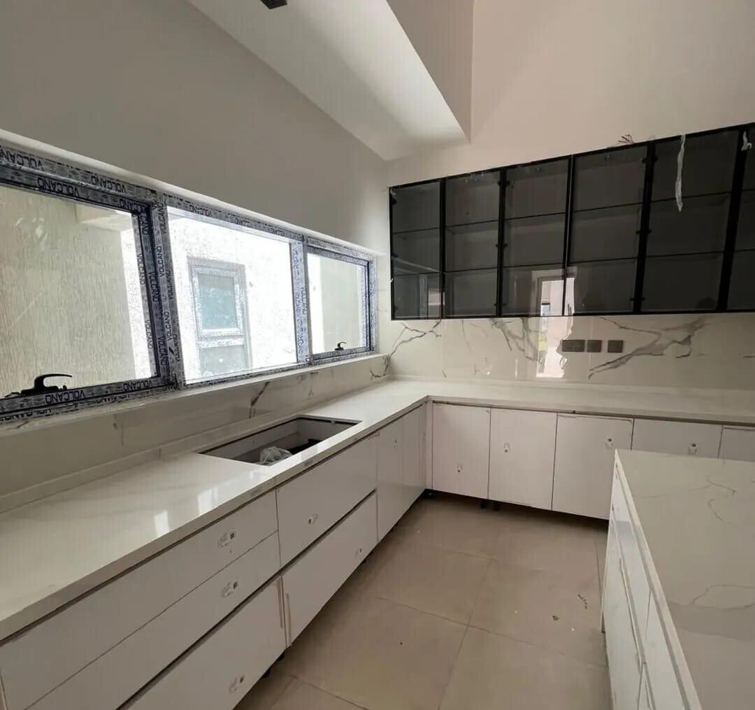 Newly Built 5-Bed Townhouse with DSQ & Rooftop Terrace - Lavington