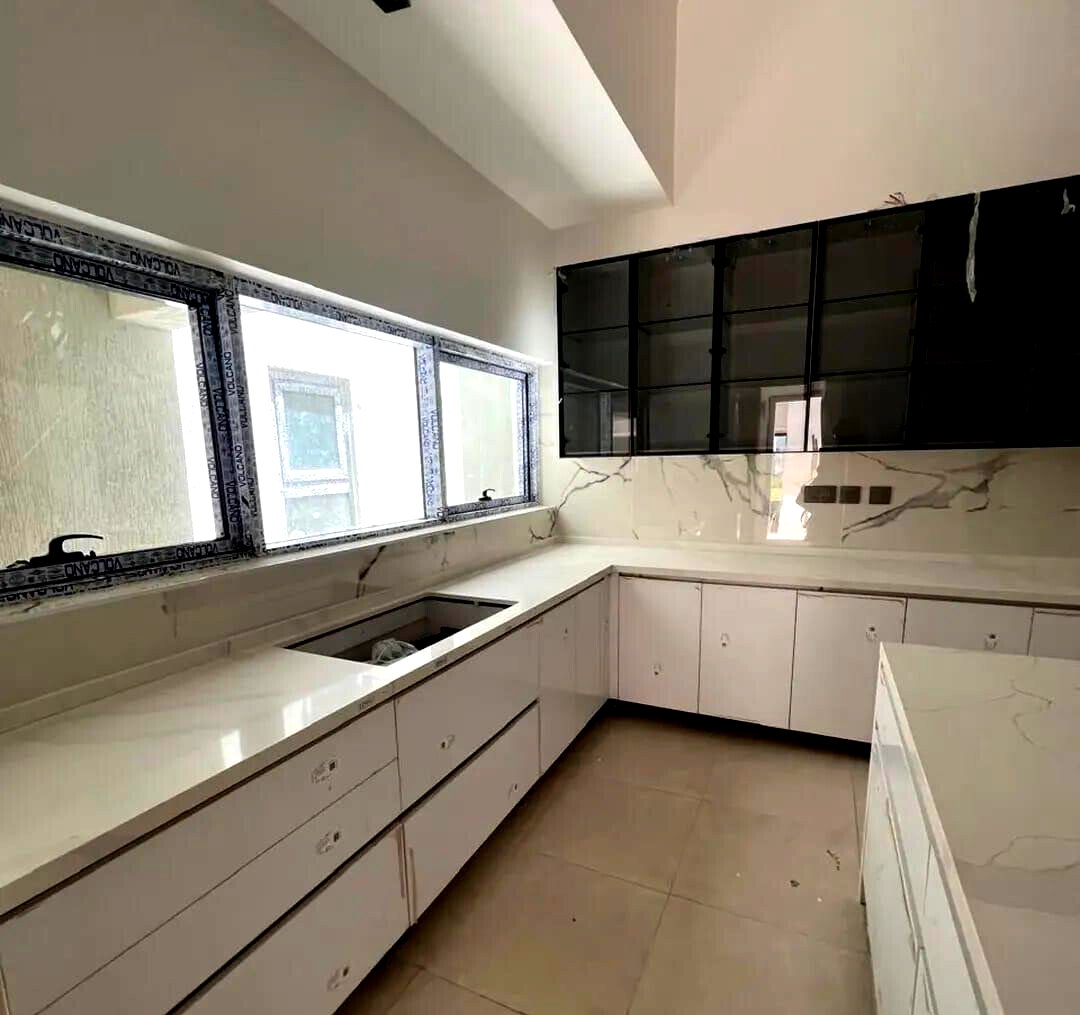 Newly Built 5-Bed Townhouse with DSQ & Rooftop Terrace - Lavington