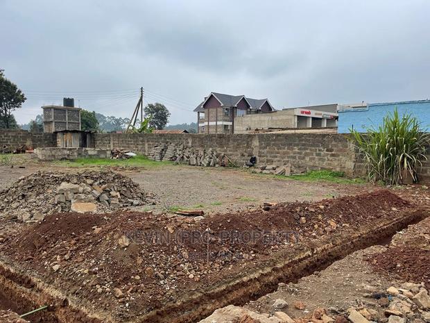 Commercial 100 By 100 Fts Plot Fronting The Tarmac Sigona.