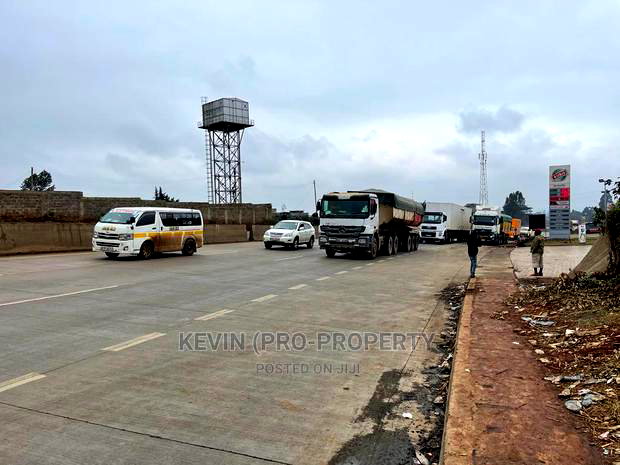 Commercial 100 By 100 Fts Plot Fronting The Tarmac Sigona.