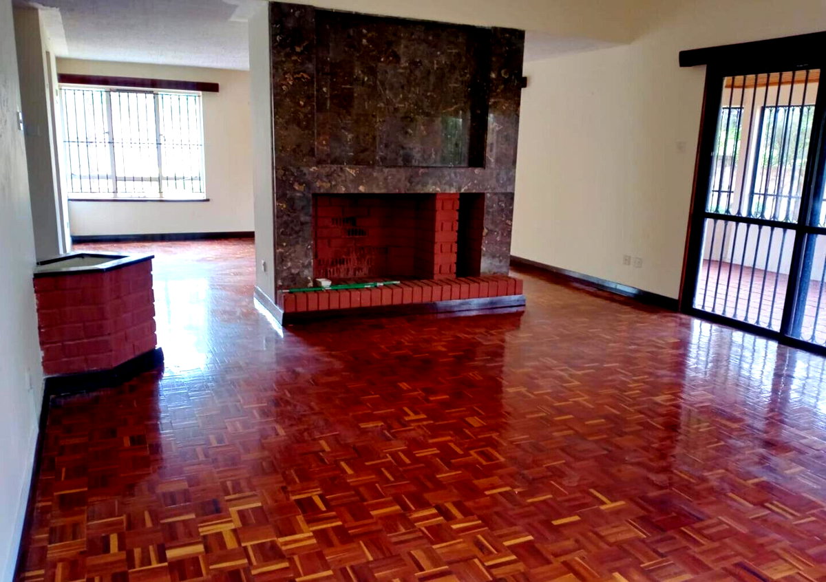 5BR All-Ensuite Townhouse with Gazebo & Lush Garden – Rosslyn