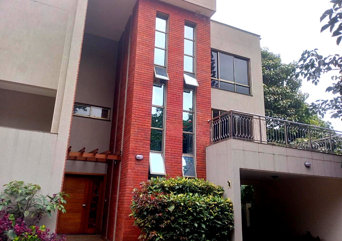 5-Ensuite Townhouse with DSQ & Generator - Lavington Compound of 5