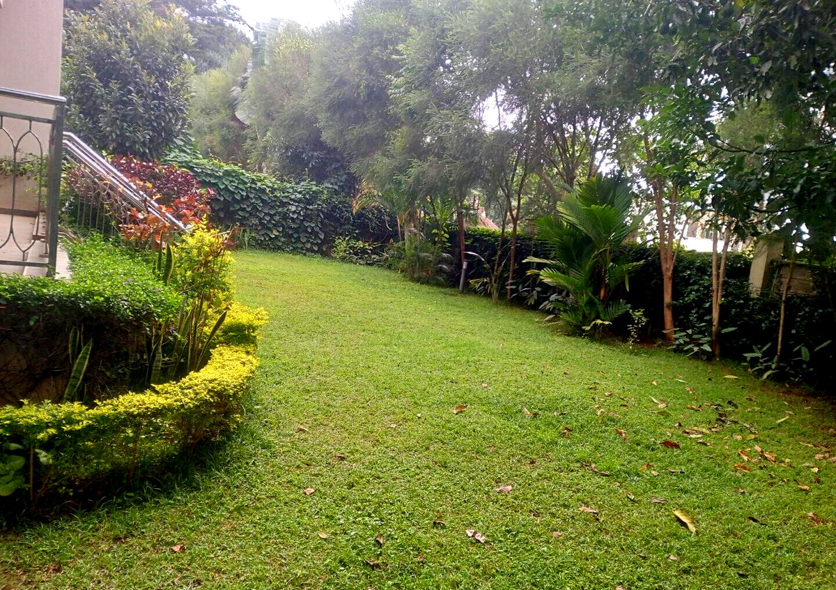 5-Ensuite Townhouse with DSQ & Generator - Lavington Compound of 5