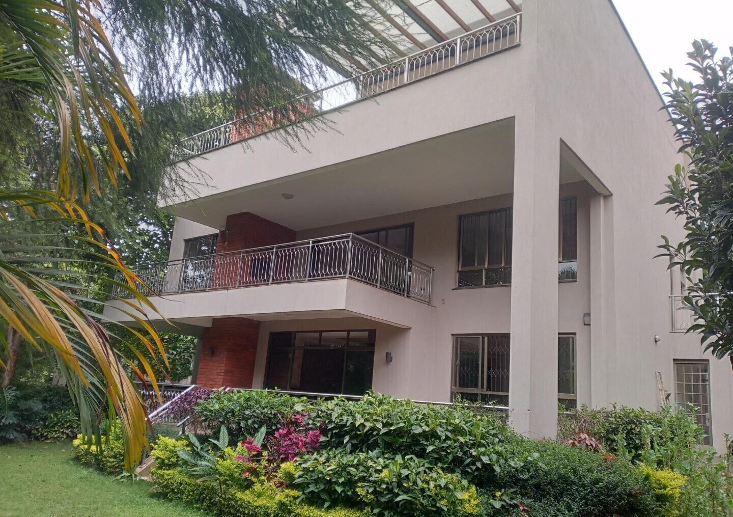 5-Ensuite Townhouse with DSQ & Generator - Lavington Compound of 5