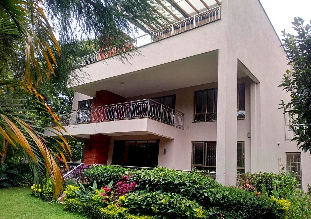 5-Ensuite Townhouse with DSQ & Generator - Lavington Compound of 5