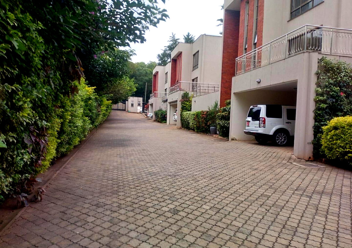 5-Ensuite Townhouse with DSQ & Generator - Lavington Compound of 5