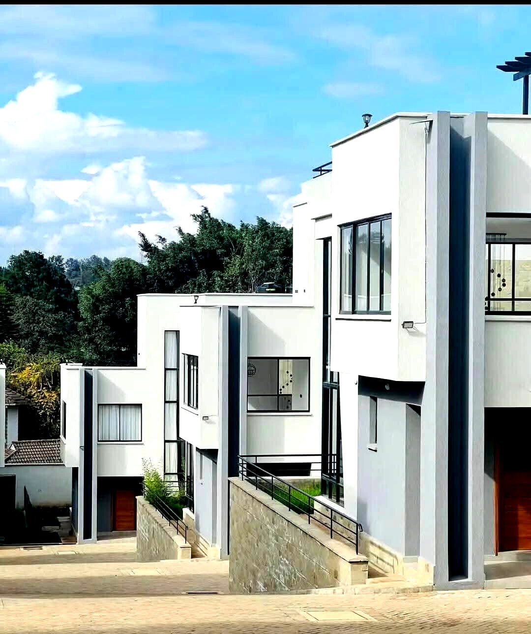 5-Ensuite Villa in Gated 8-Unit Scheme with Solar - Lavington