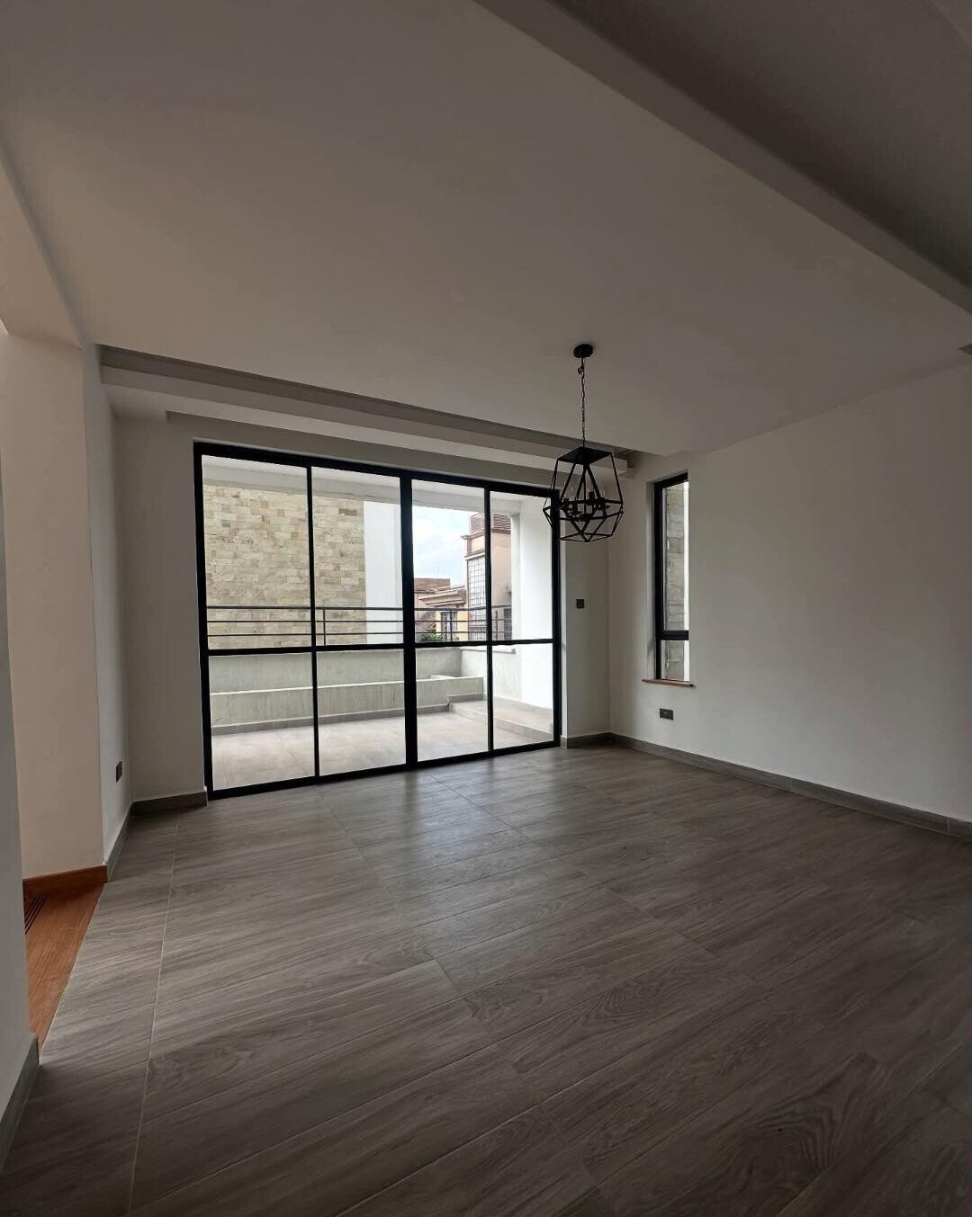 Ultra-Modern 5-Bed Townhouse with 2 DSQs & Private Garden - Lavington