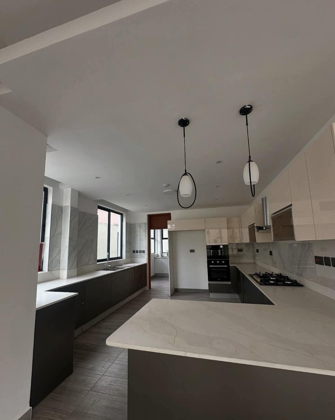 Ultra-Modern 5-Bed Townhouse with 2 DSQs & Private Garden - Lavington