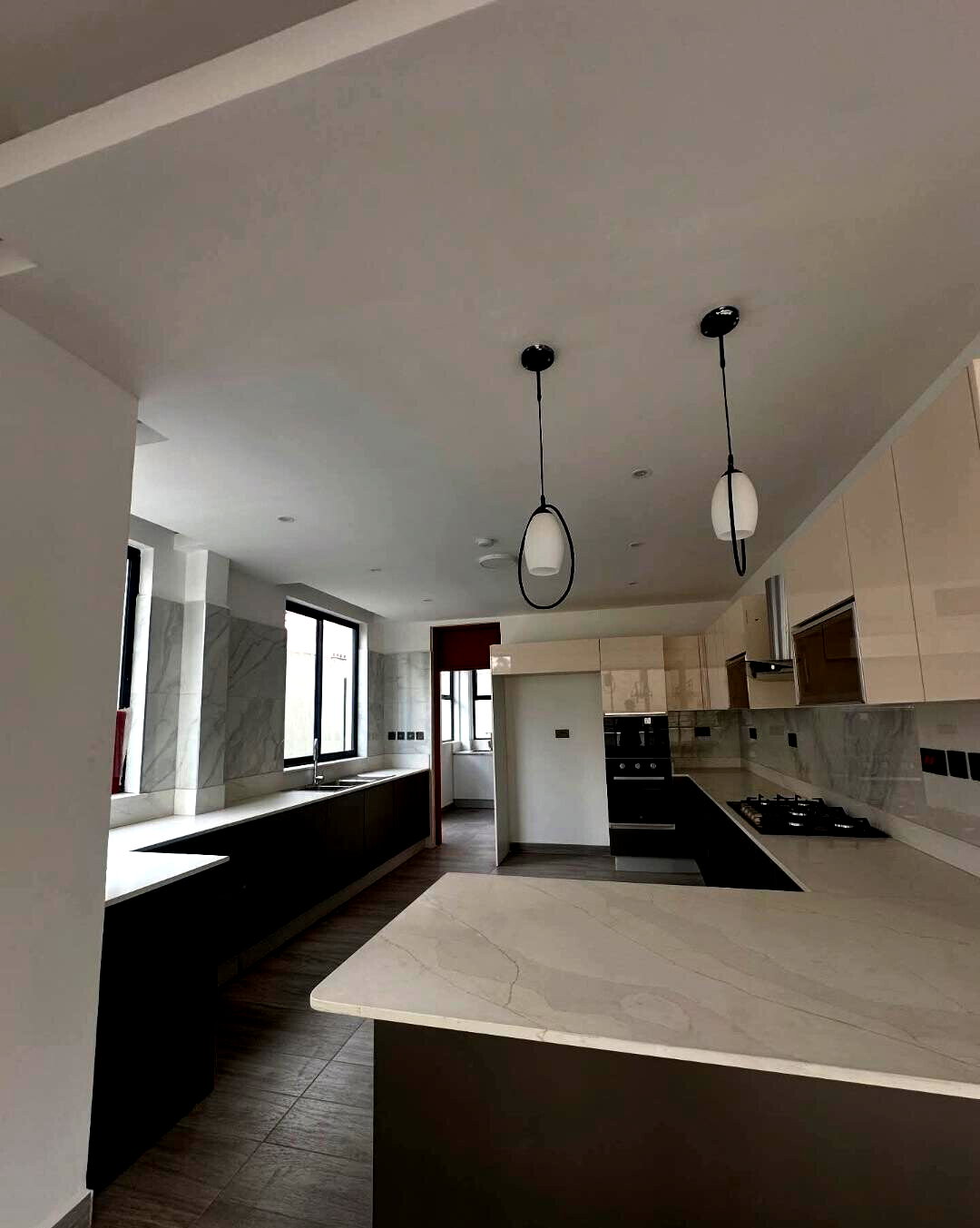 Ultra-Modern 5-Bed Townhouse with 2 DSQs & Private Garden - Lavington