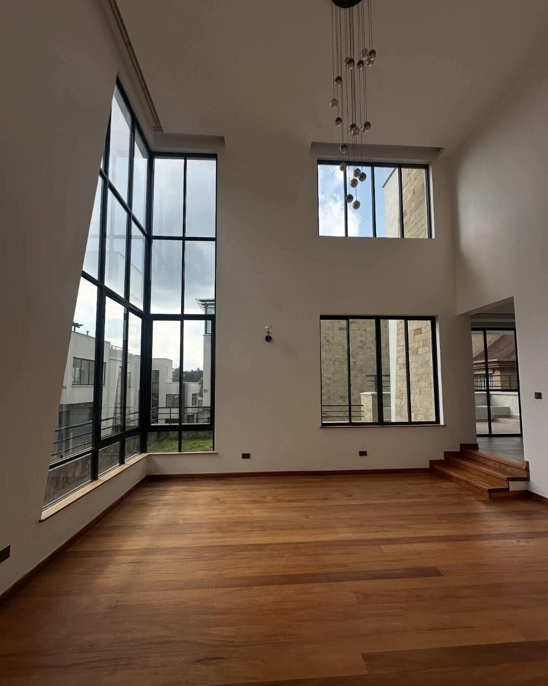 Ultra-Modern 5-Bed Townhouse with 2 DSQs & Private Garden - Lavington