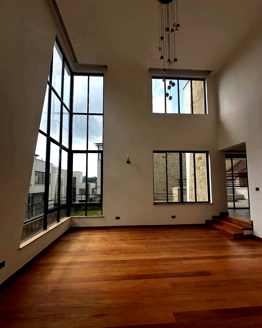 Ultra-Modern 5-Bed Townhouse with 2 DSQs & Private Garden - Lavington