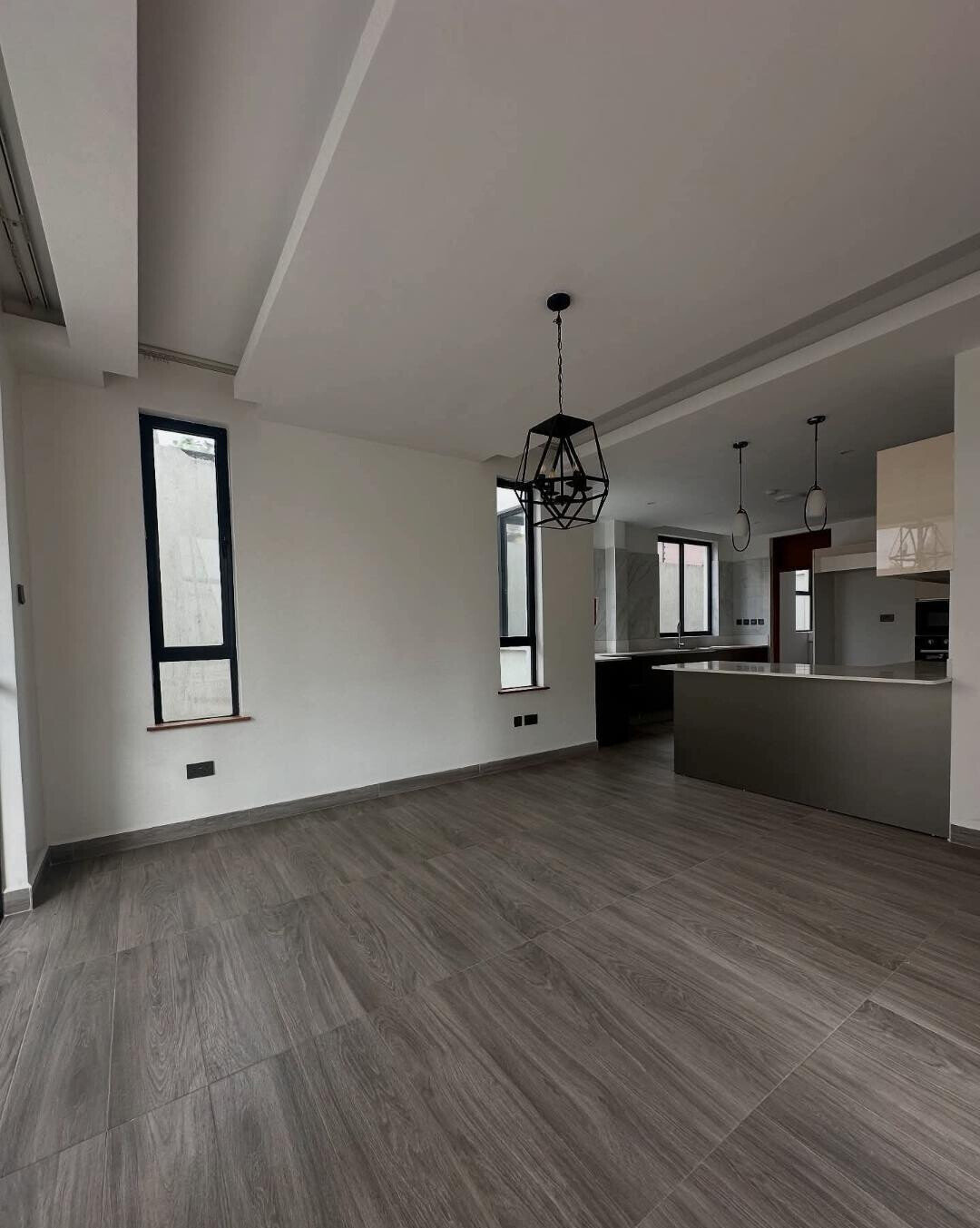 Ultra-Modern 5-Bed Townhouse with 2 DSQs & Private Garden - Lavington